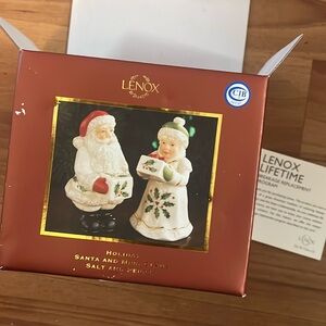 Lenox Holiday Santa and Mrs. Claus salt and pepper shaker
